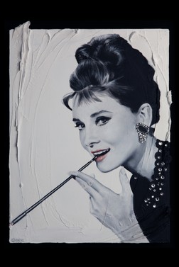 17 Audrey sigaretta.jpg